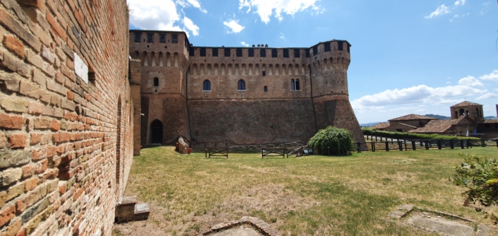 Mura del Castello - dalla piazza d'armi